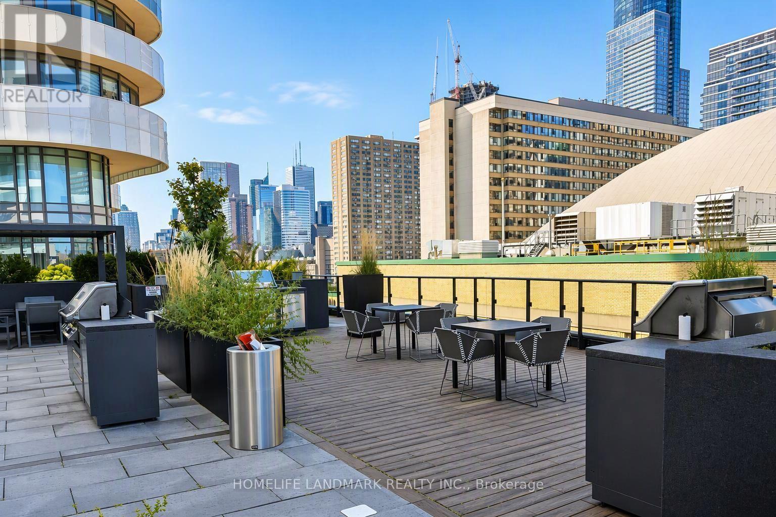 #2117 85 WOOD STREET - Image 17