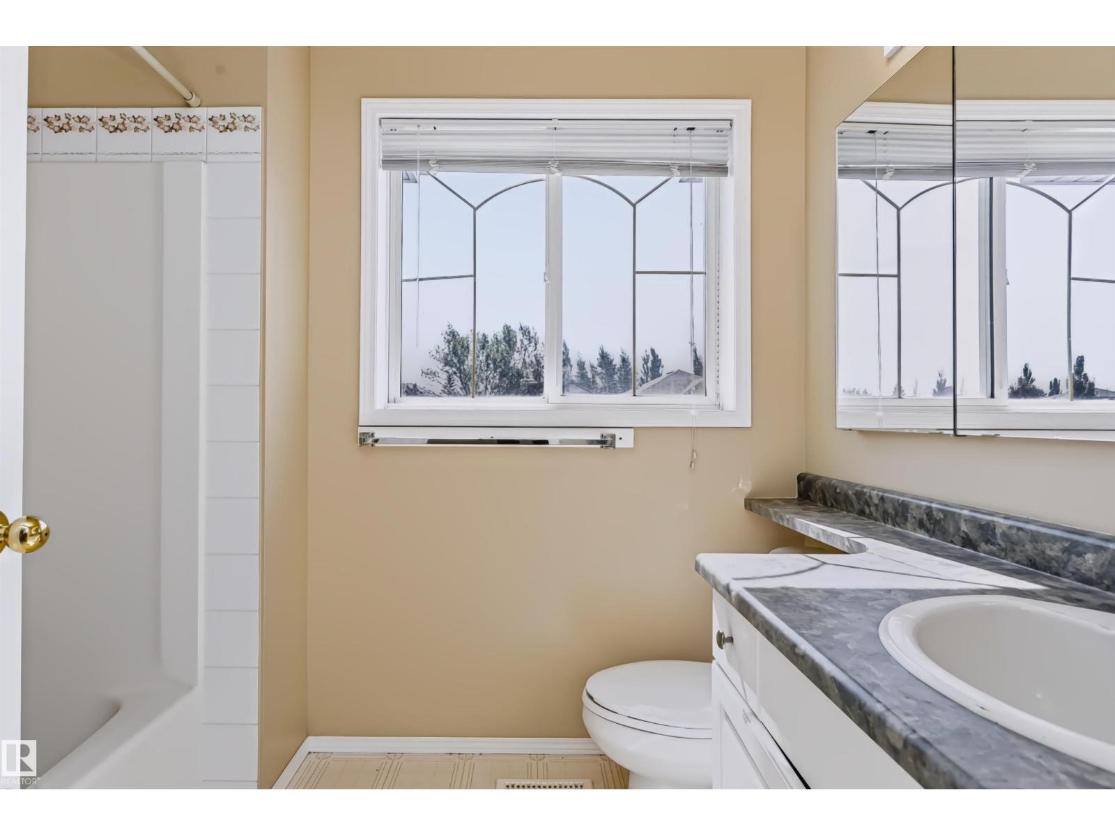 4112 37A Avenue NW, Kiniski Gardens — photo 17 of 30: Property photo