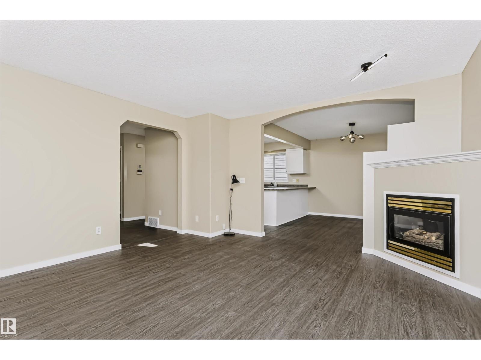 4112 37A AV NW - 3