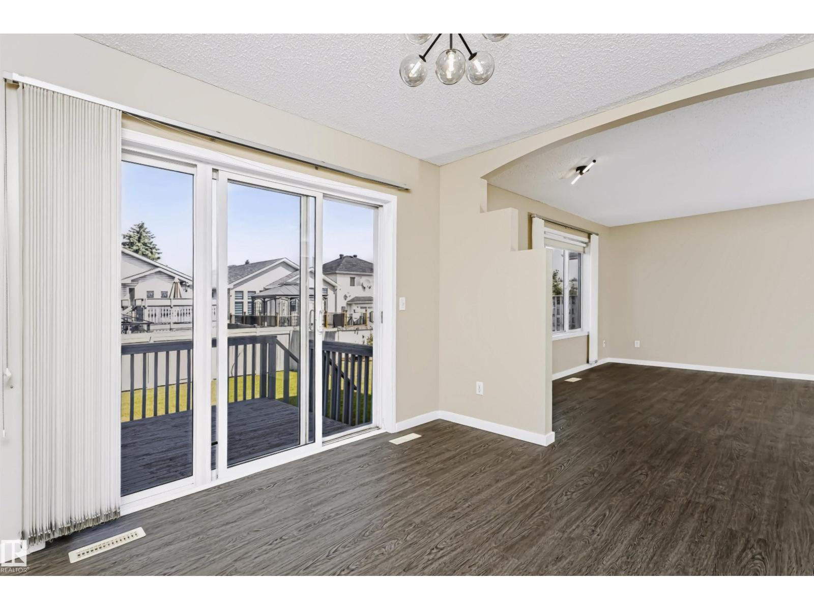 4112 37A AV NW - 8