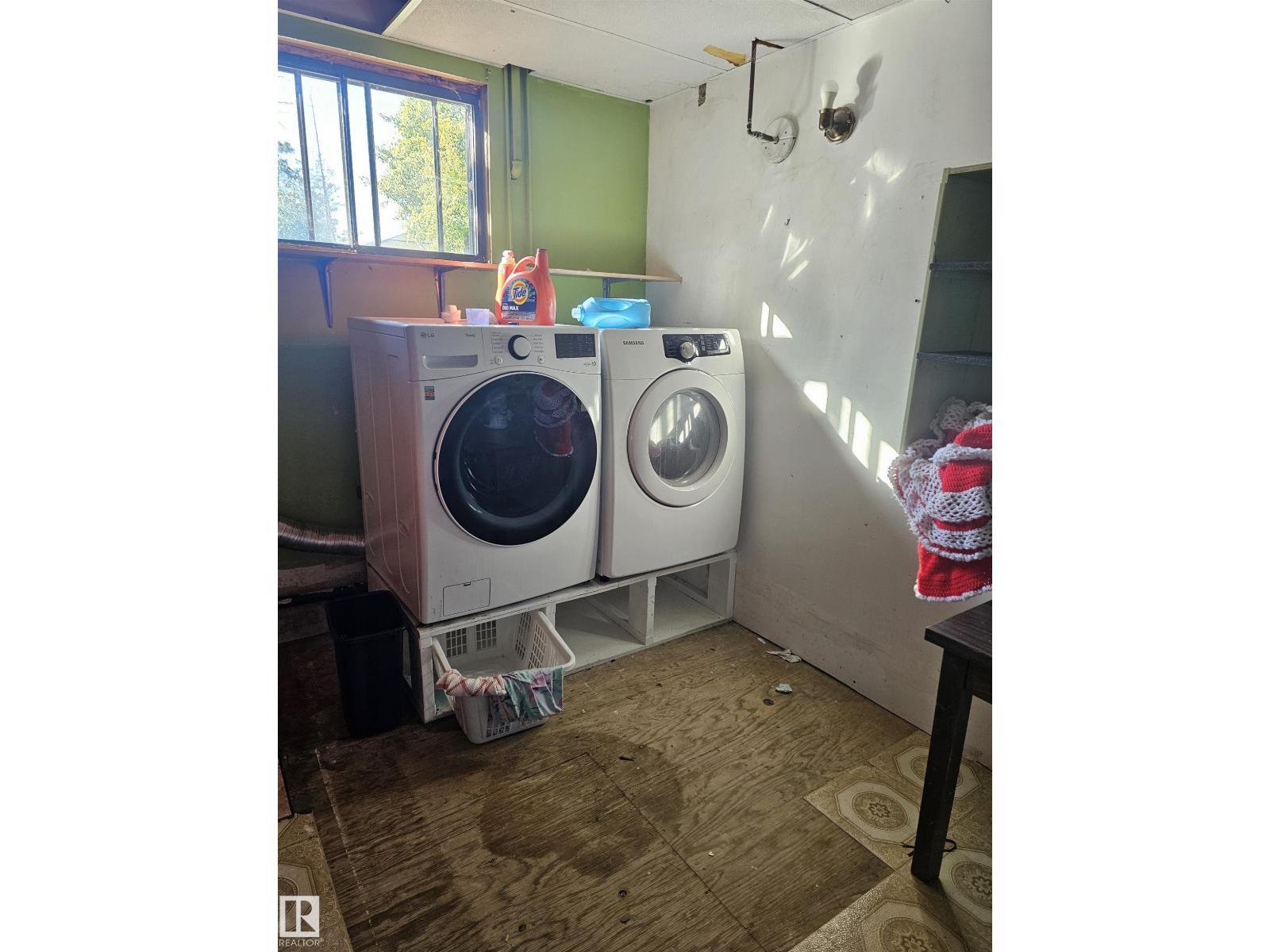 4916 53 ST - 15