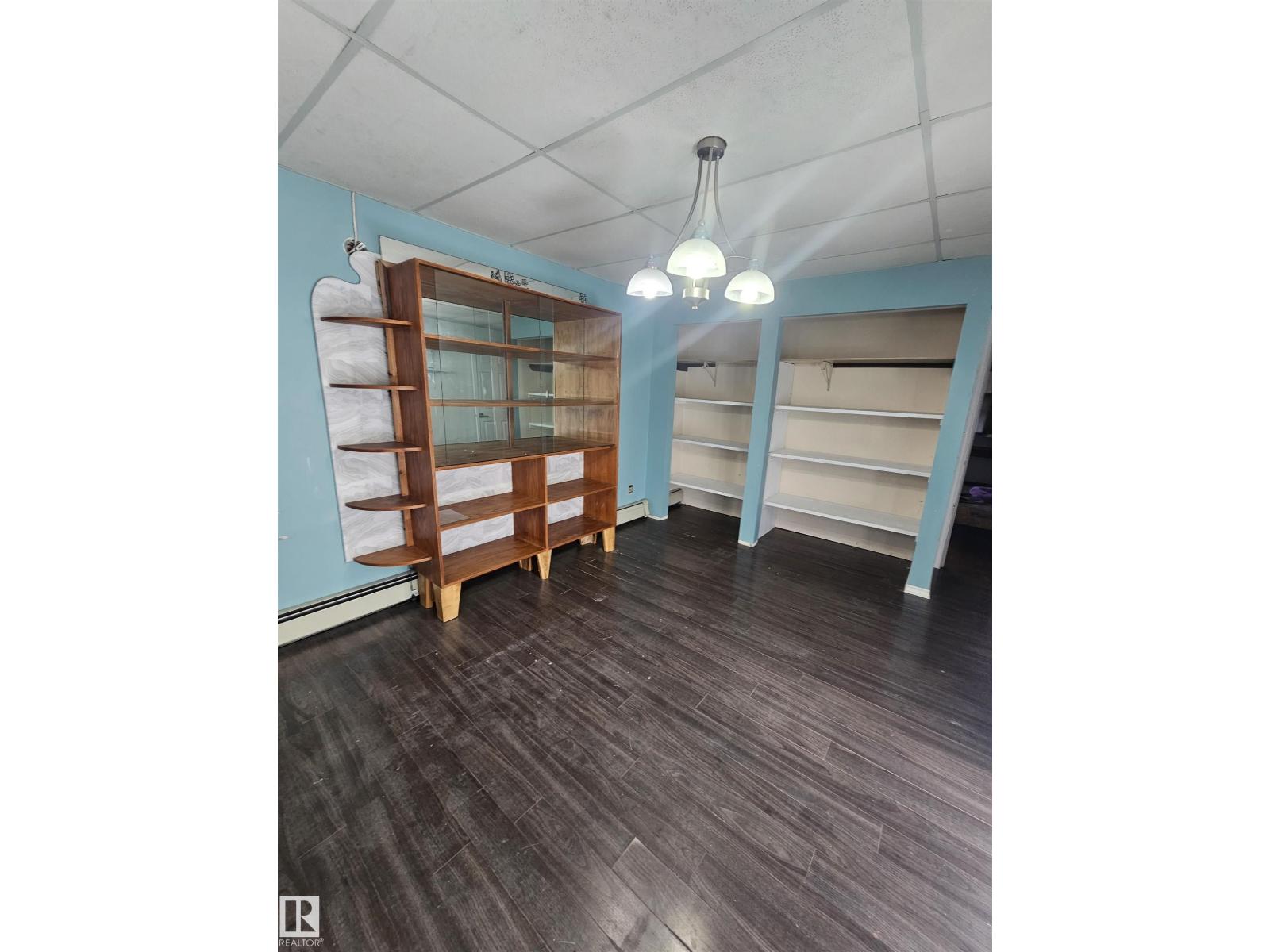 4916 53 ST - 17