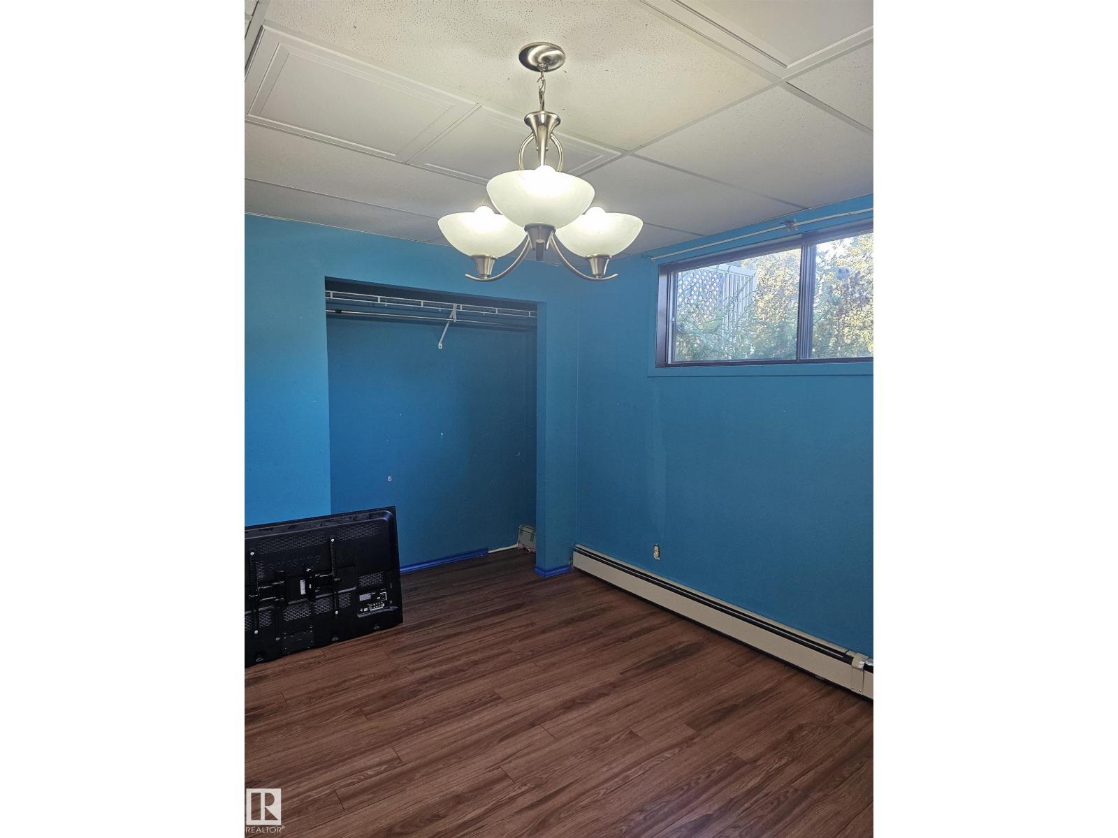 4916 53 ST - 19