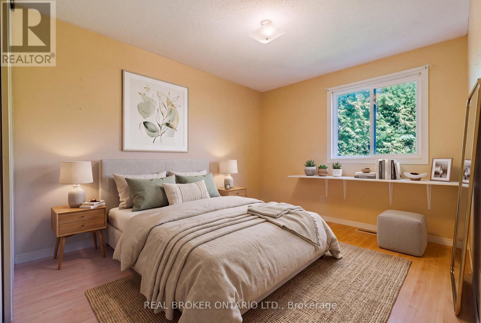 16 GOLD CRESCENT - 20