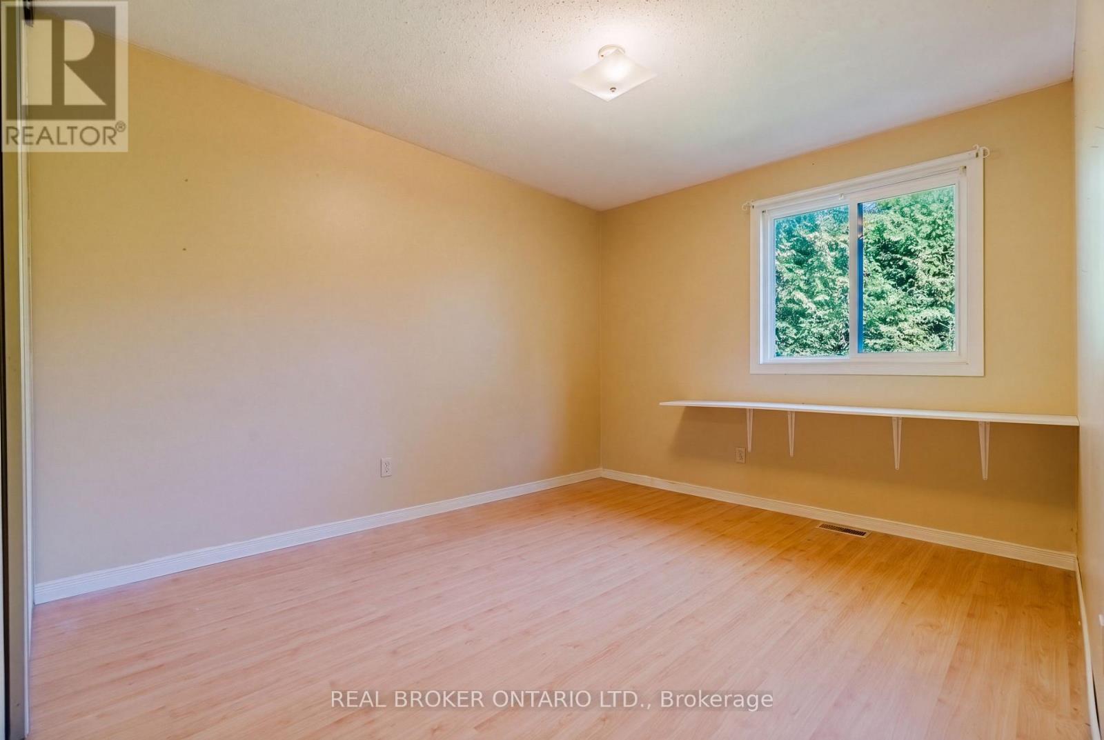 16 GOLD CRESCENT - Image 21