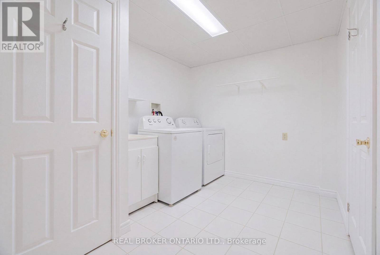 16 GOLD CRESCENT - 29