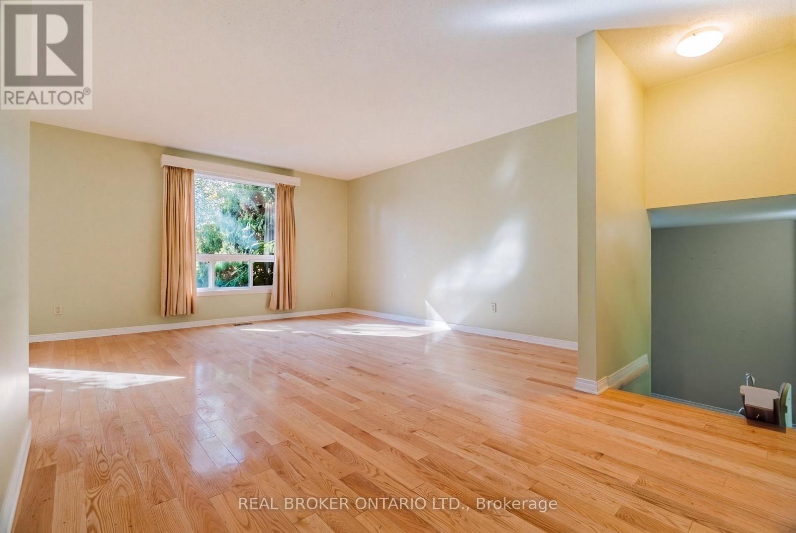 16 GOLD CRESCENT - 6