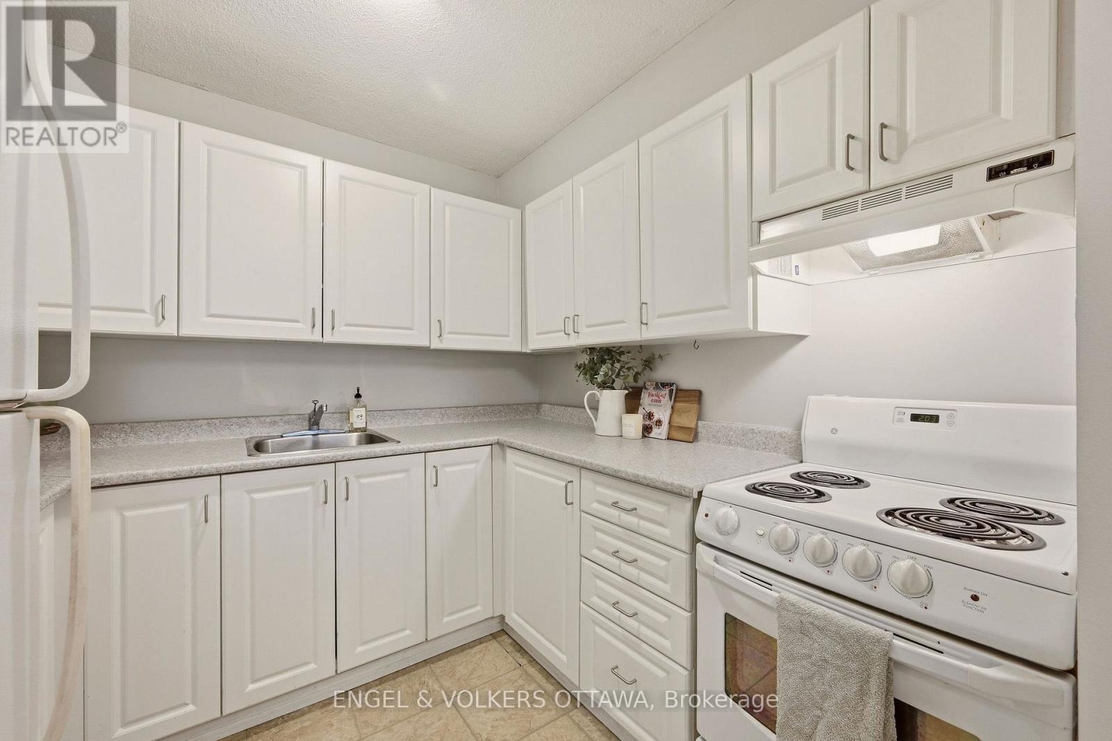 #606 475 LAURIER AVENUE W - 17