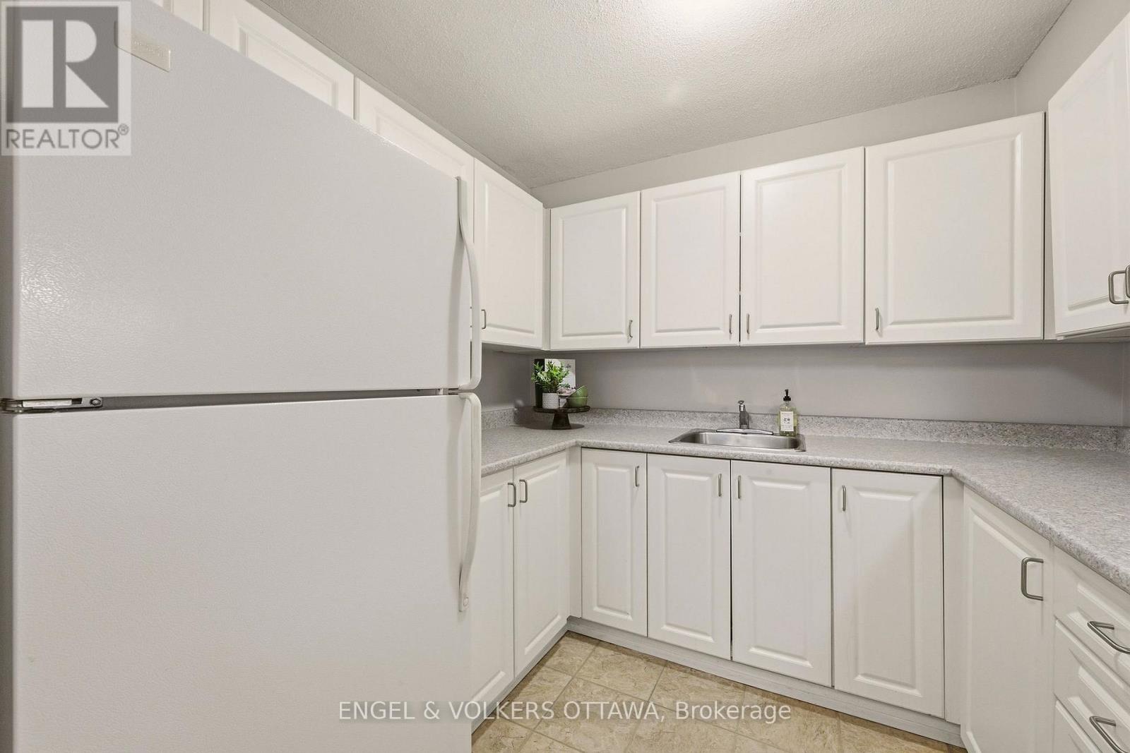 #606 475 LAURIER AVENUE W - Image 18