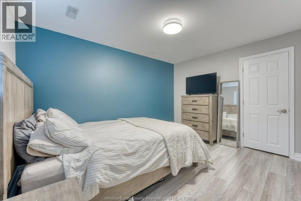 415 ROSEWOOD DRIVE - 31