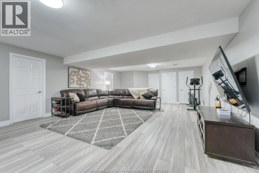 415 ROSEWOOD DRIVE - 28