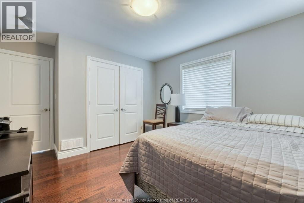 415 ROSEWOOD DRIVE - 18