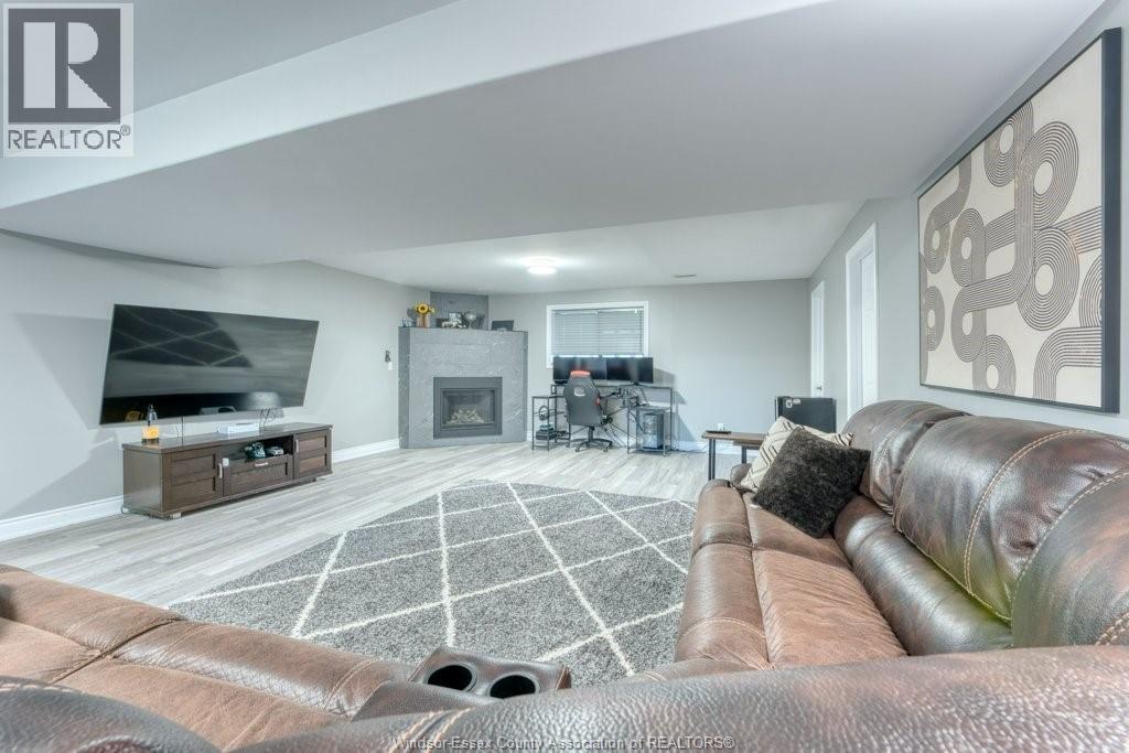 415 ROSEWOOD DRIVE - Image 25