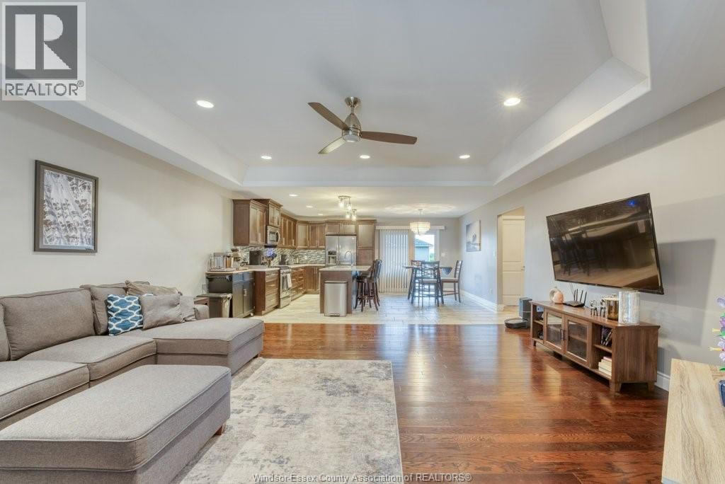415 ROSEWOOD DRIVE - 5