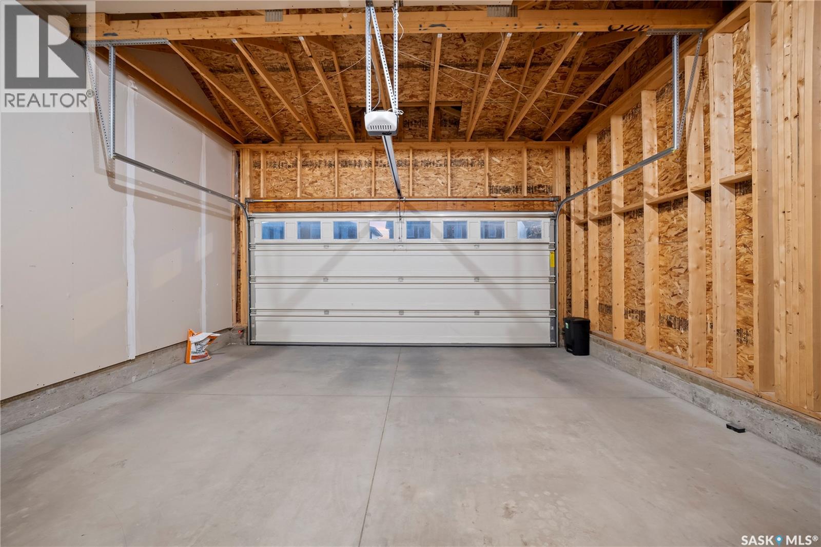 4608 Mutrie CRESCENT - Image 33