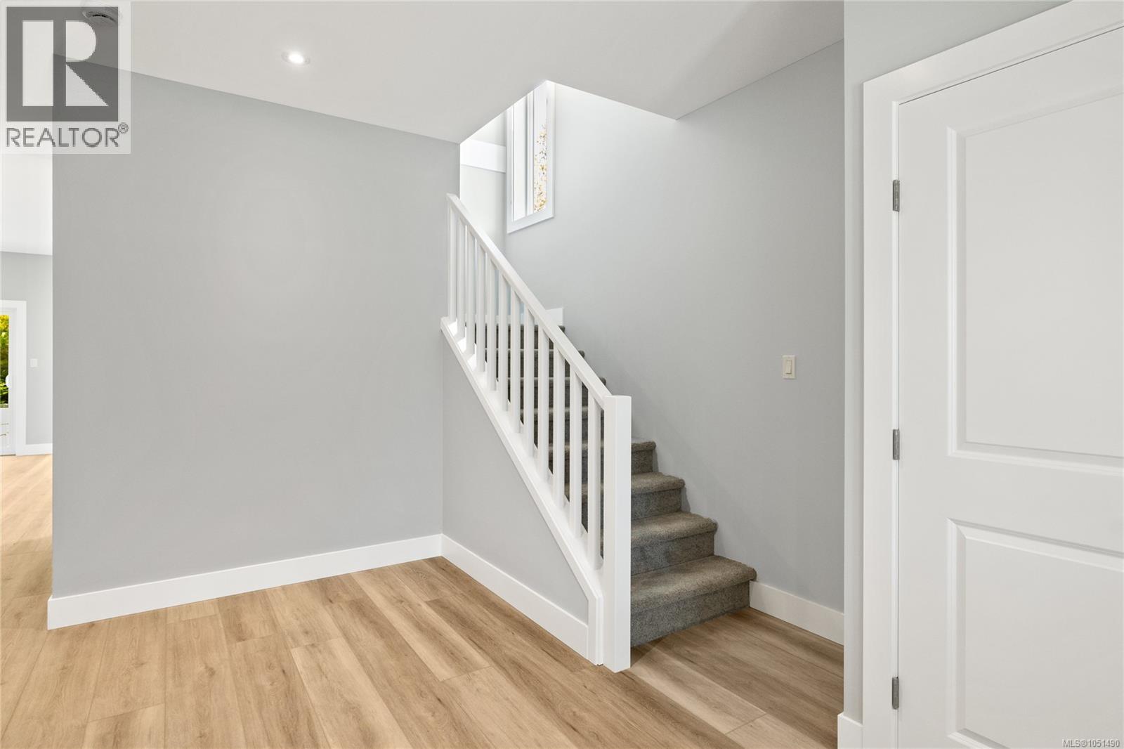 153 Elk Rd - Image 4