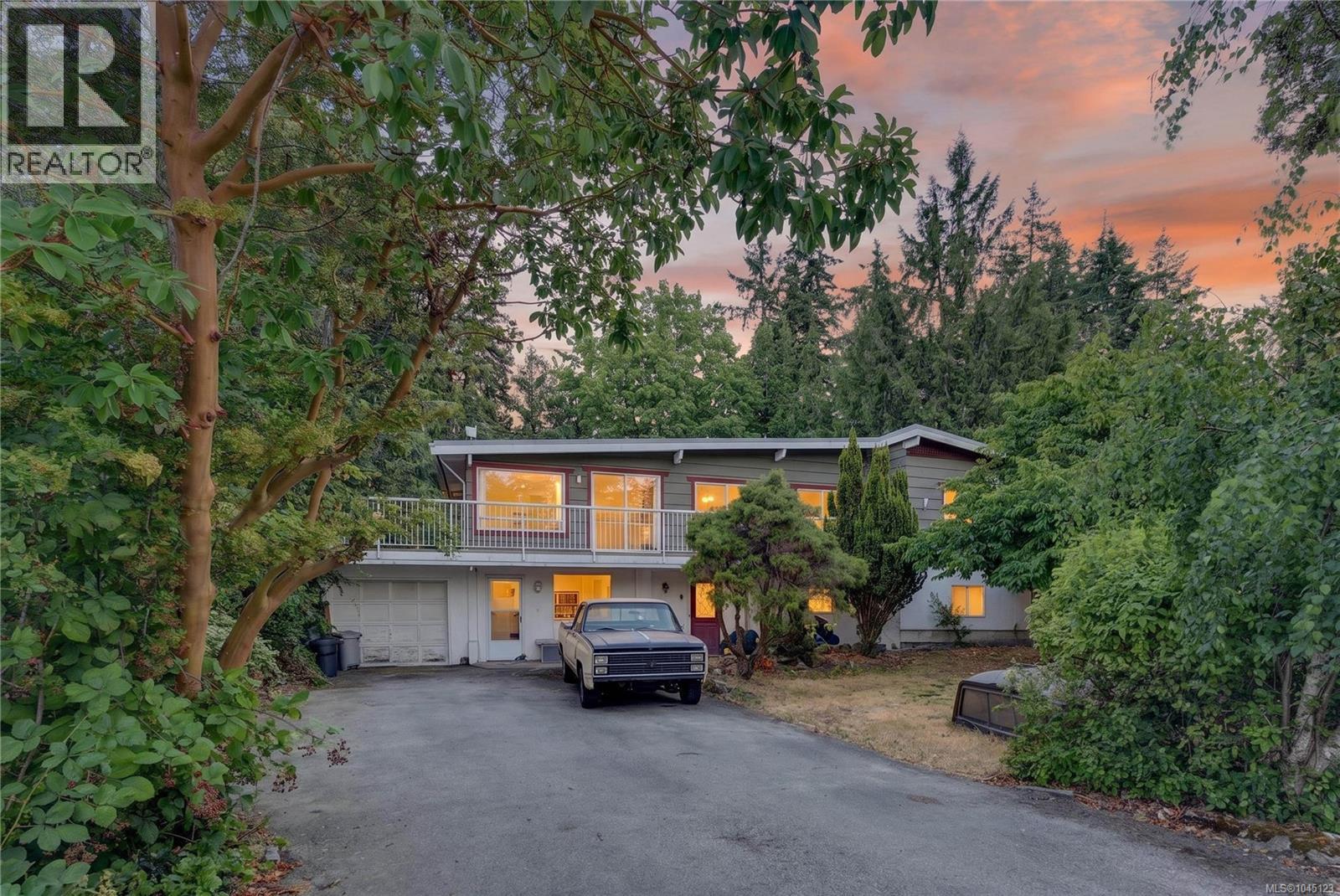 243 Maliview Dr - 1