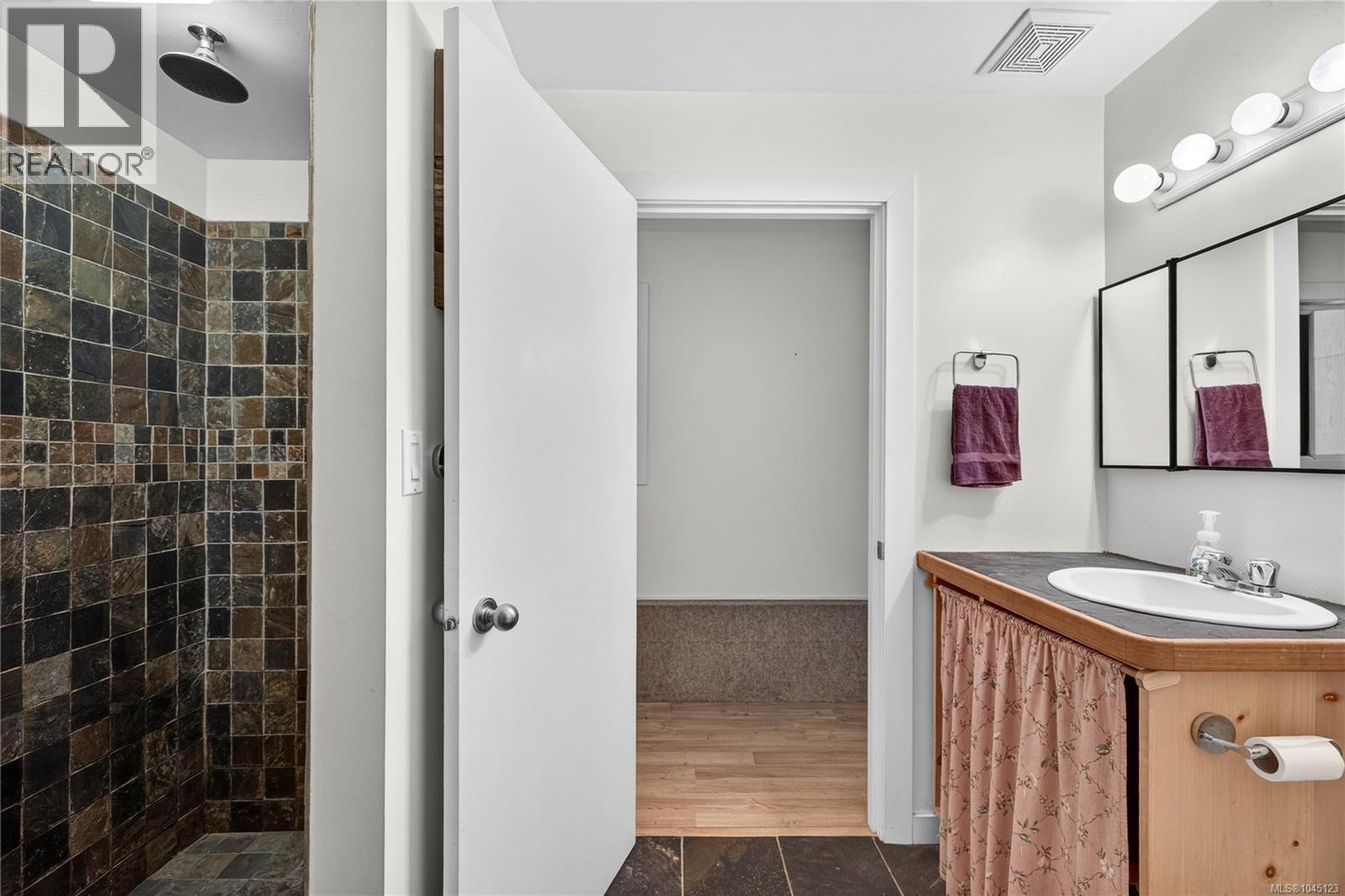 243 Maliview Dr - Image 30