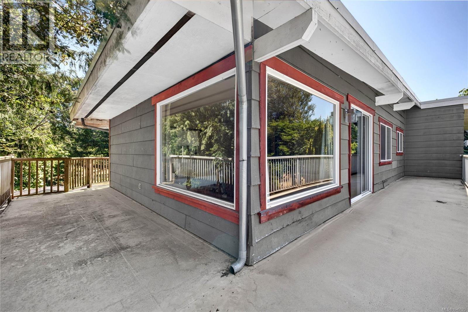 243 Maliview Dr - Image 35