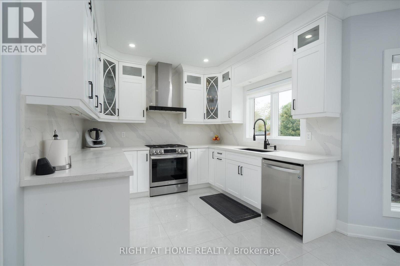 1001 LYTTON COURT - 7