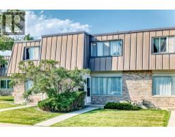 755 Kingsmere Crescent SW - photo 2