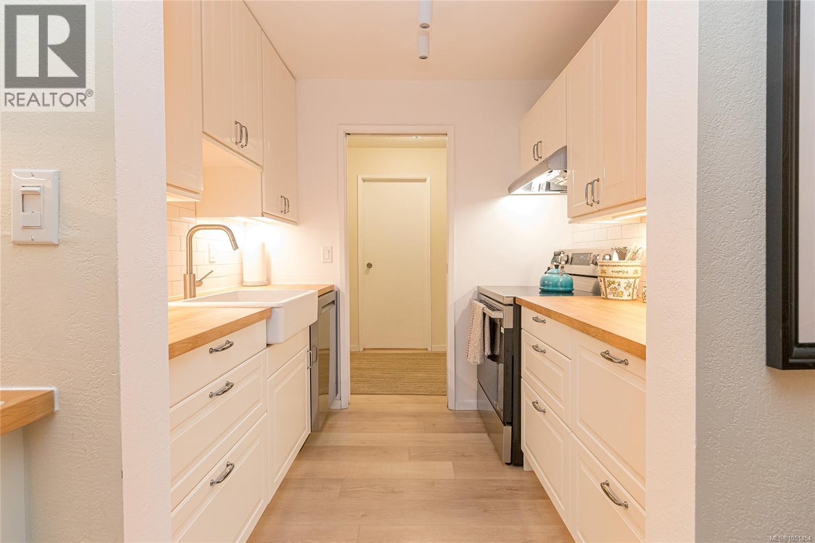 #205 1610 Jubilee Ave - 16