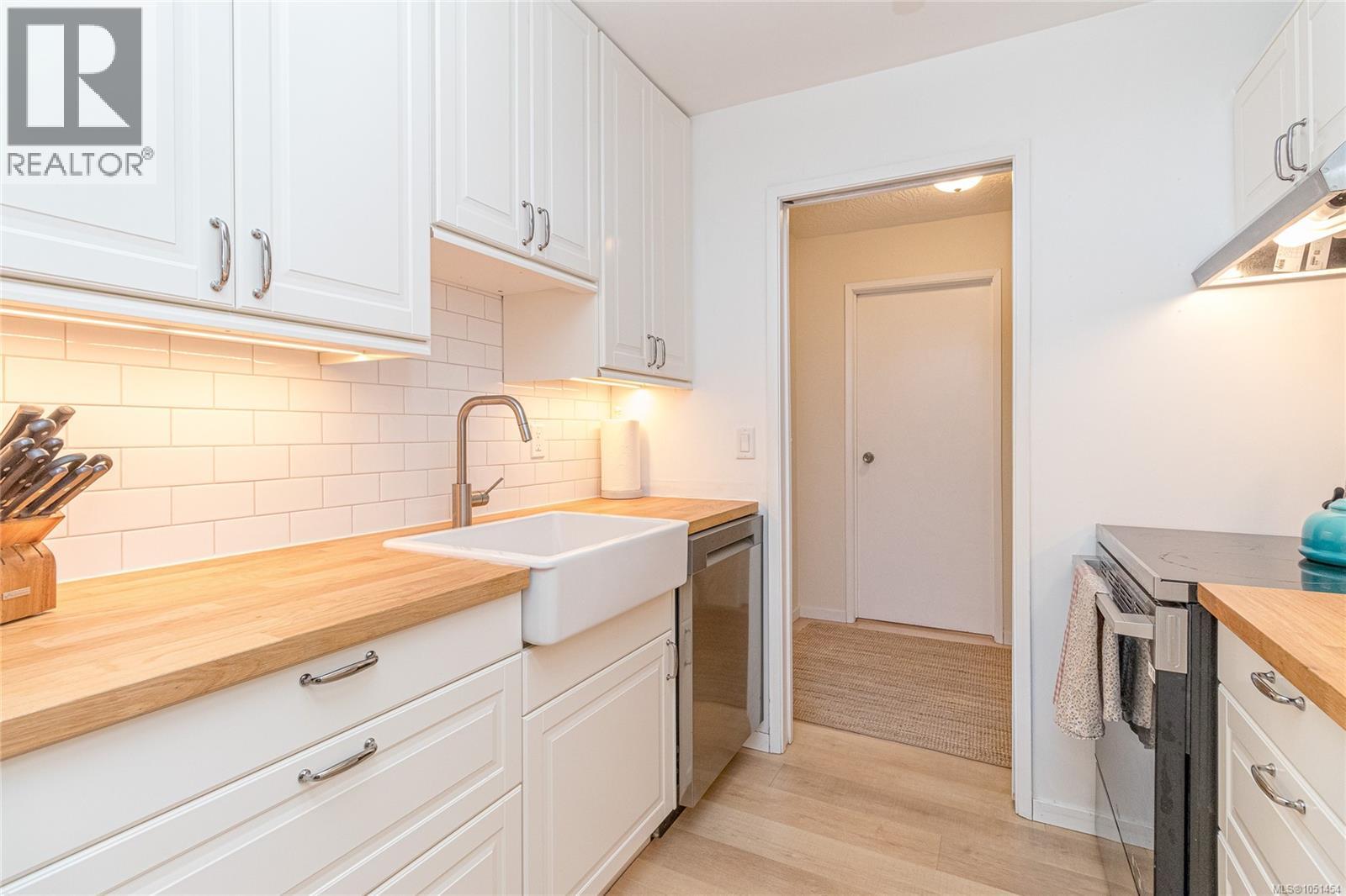 #205 1610 Jubilee Ave - 18