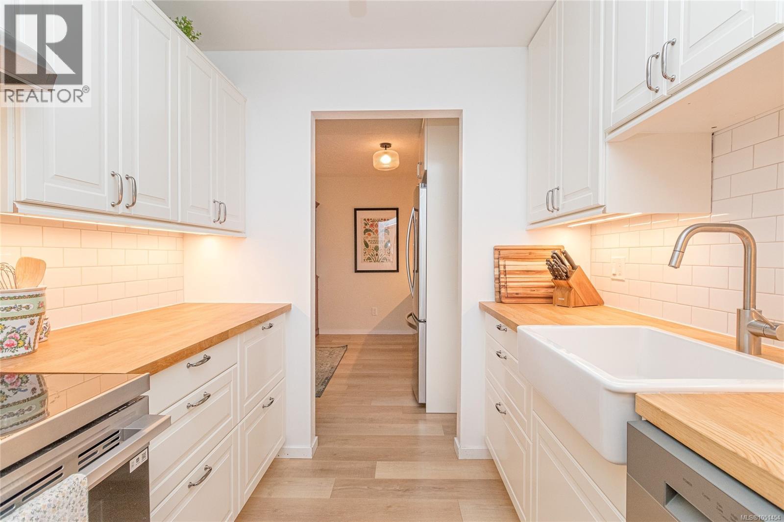 #205 1610 Jubilee Ave - 20