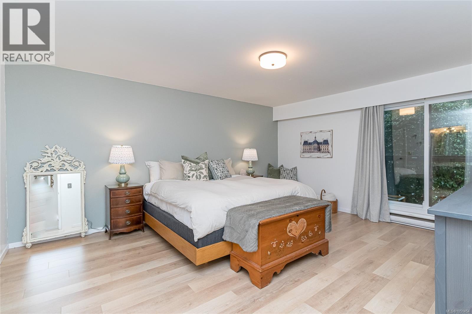 #205 1610 Jubilee Ave - 27