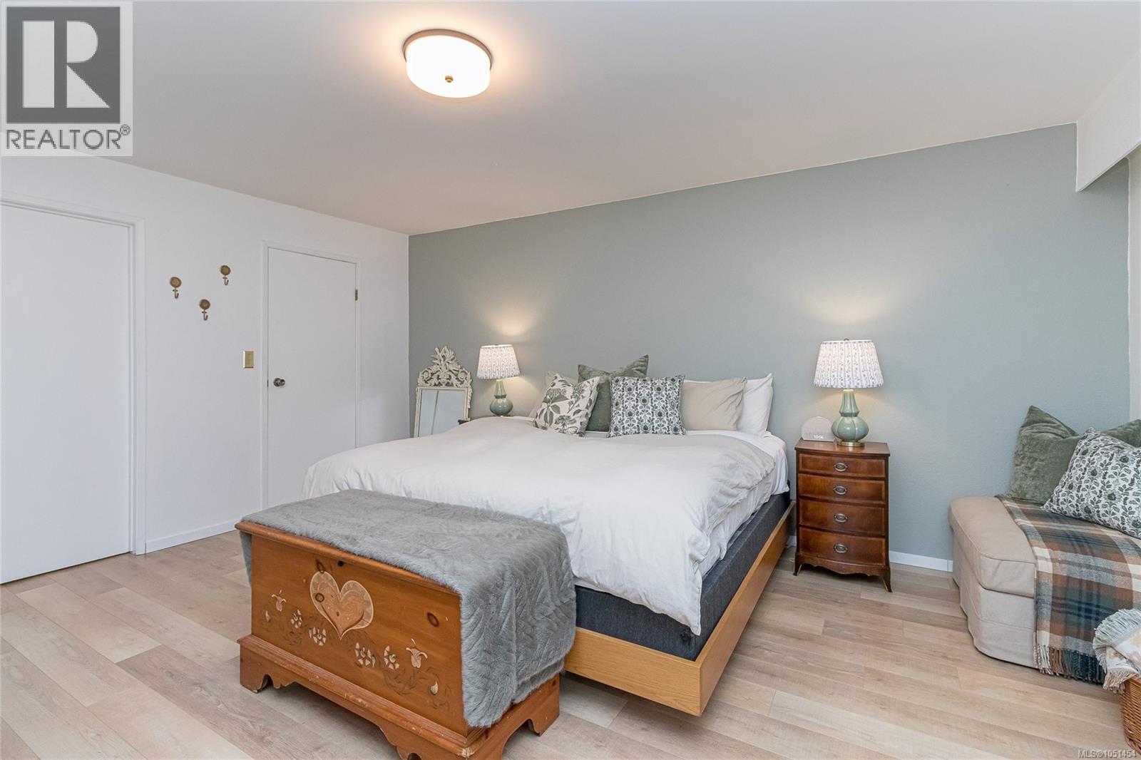 #205 1610 Jubilee Ave - 29