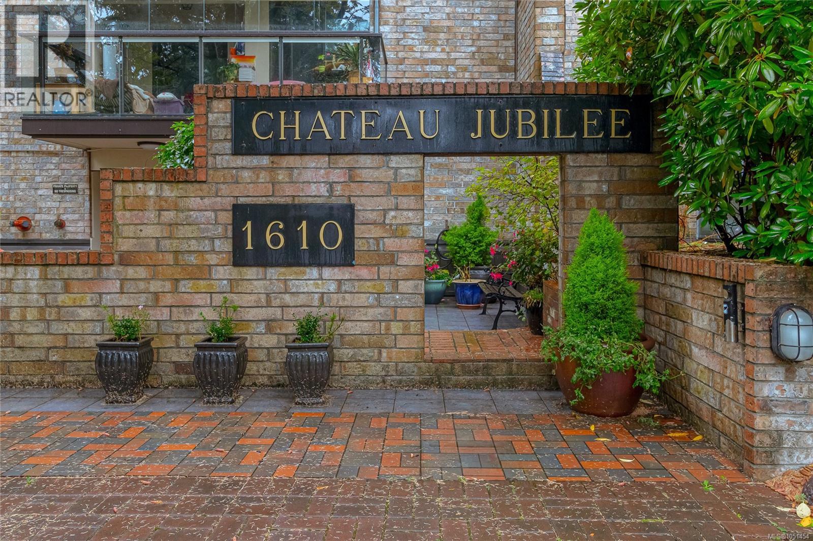 #205 1610 Jubilee Ave - 3
