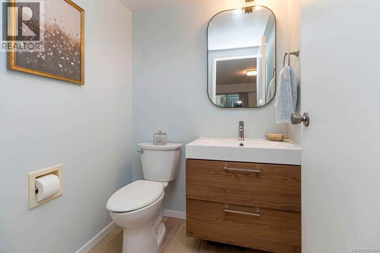 #205 1610 Jubilee Ave - 31