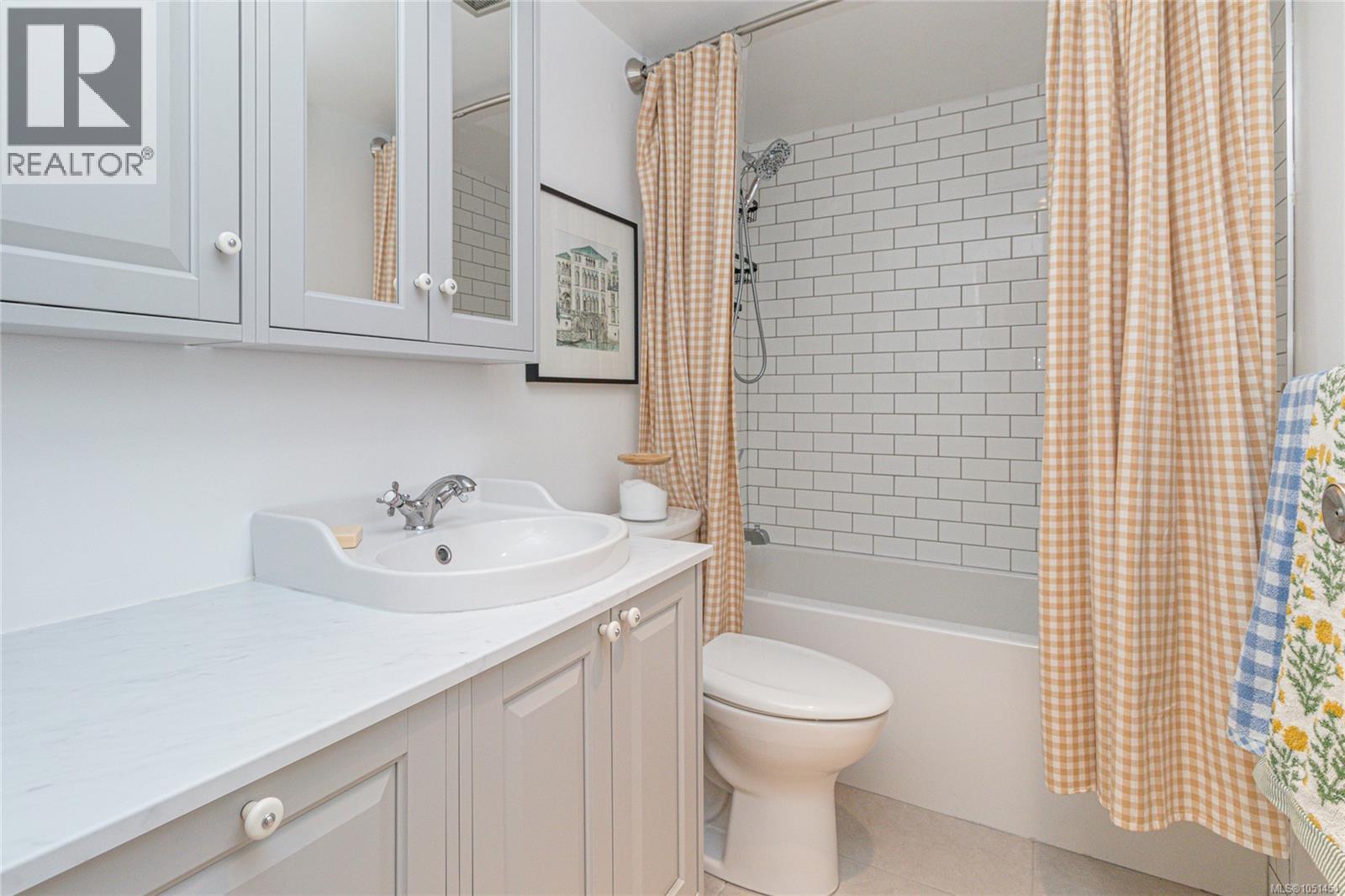 #205 1610 Jubilee Ave - 34