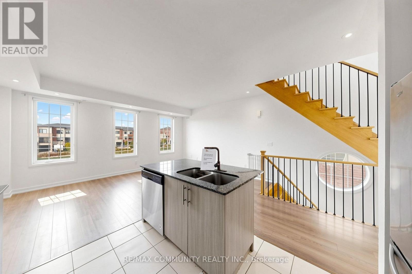 221 Harding Park Street, Newmarket, ON photo 20