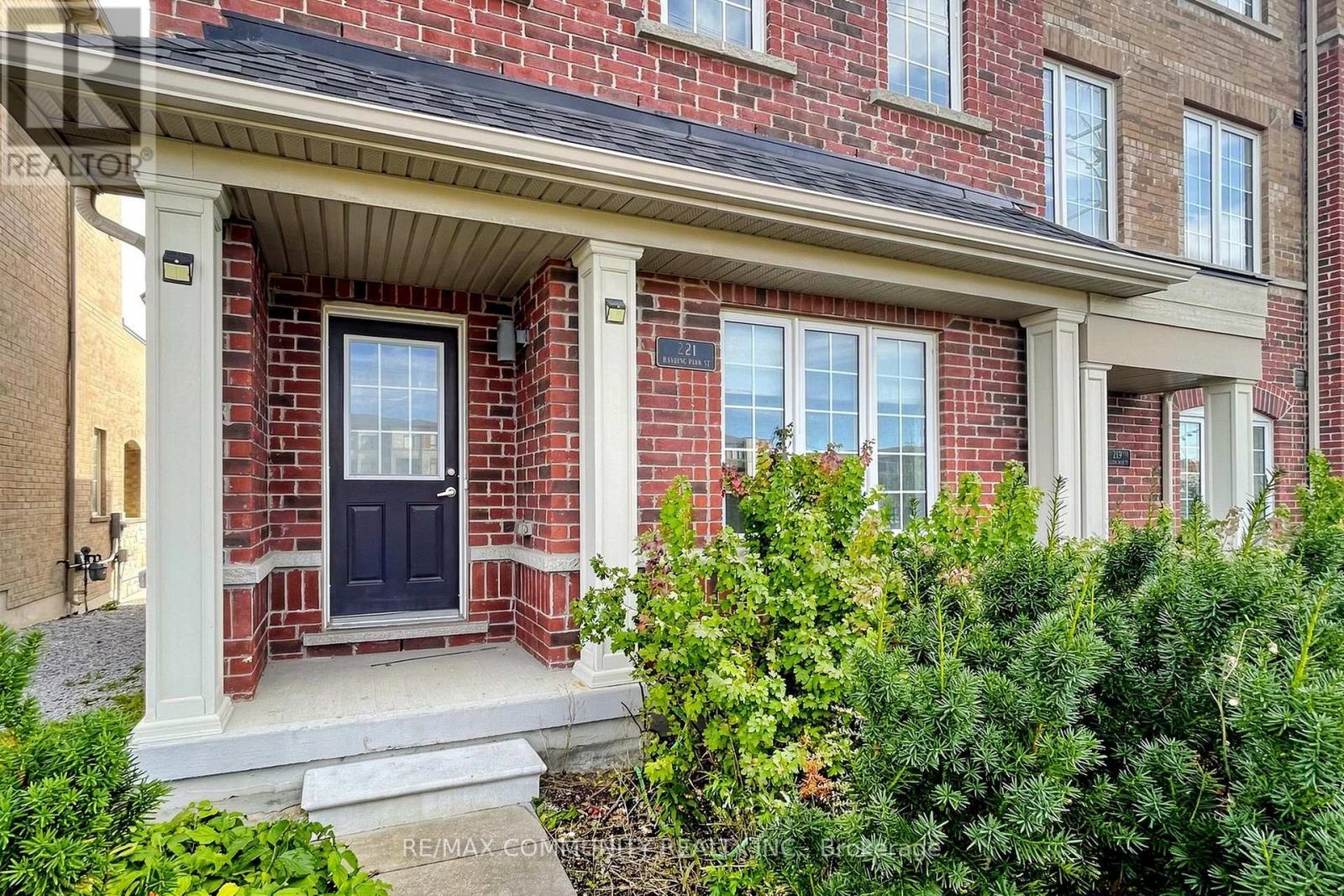 221 Harding Park Street, Newmarket, ON