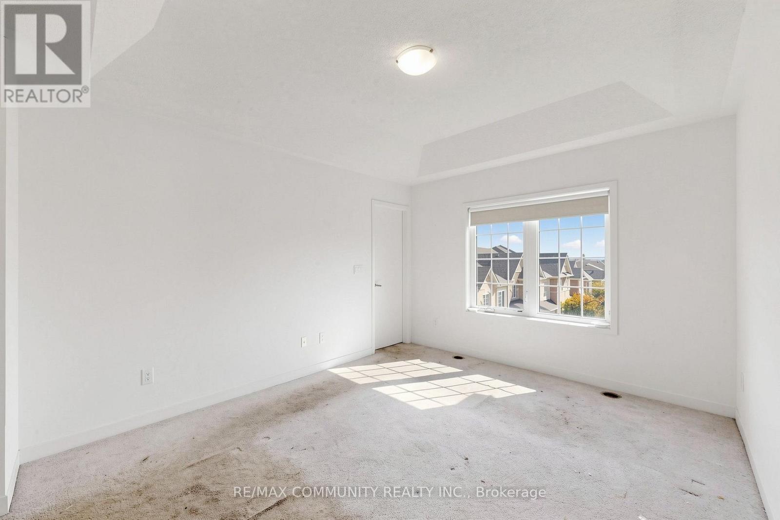 221 Harding Park Street, Newmarket, ON photo 28