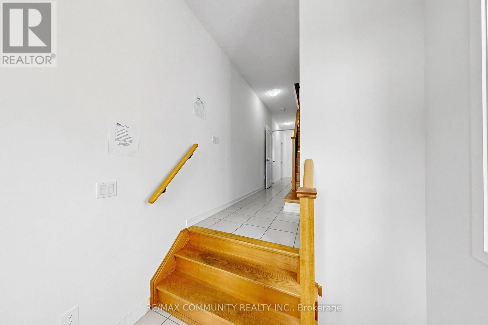 221 Harding Park Street, Newmarket, ON photo 5