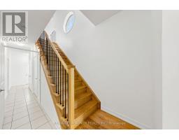 221 Harding Park Street, Newmarket, ON L3Y0E3 Photo 9
