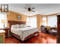 Bedroom - 142 Springbank Crescent Sw, Calgary, AB T3H3S6 Photo 19