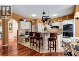 Bedroom - 142 Springbank Crescent Sw, Calgary, AB T3H3S6 Photo 12