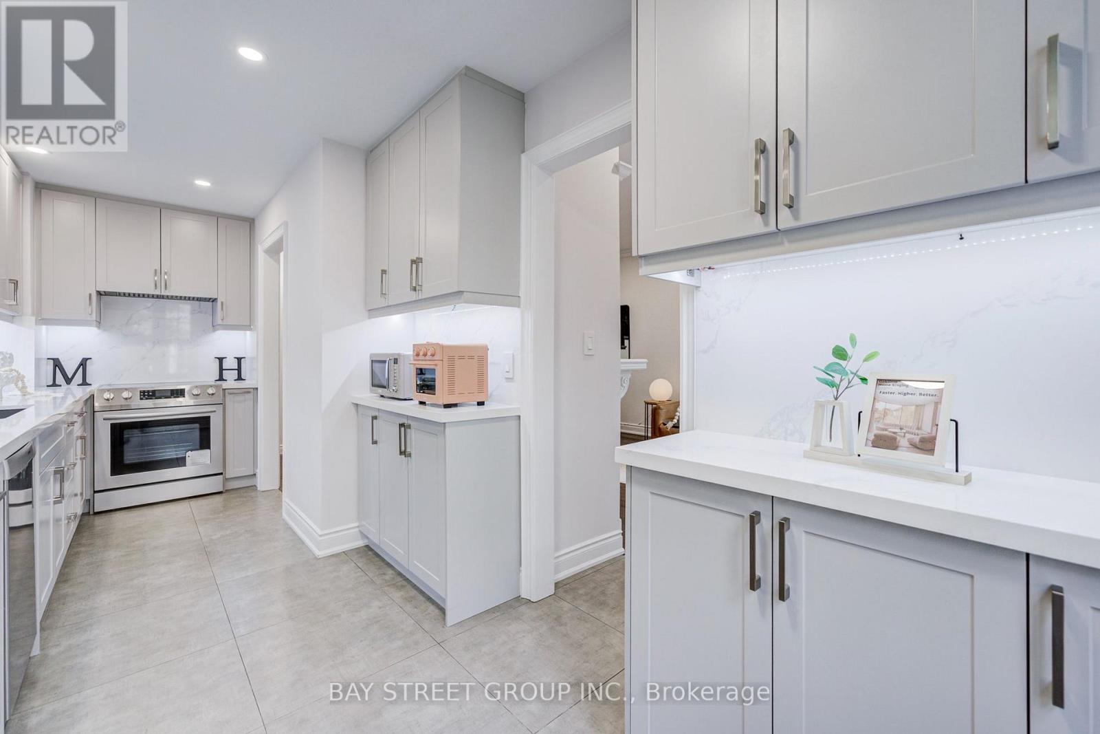 #105 11 EVERSON DRIVE - 23