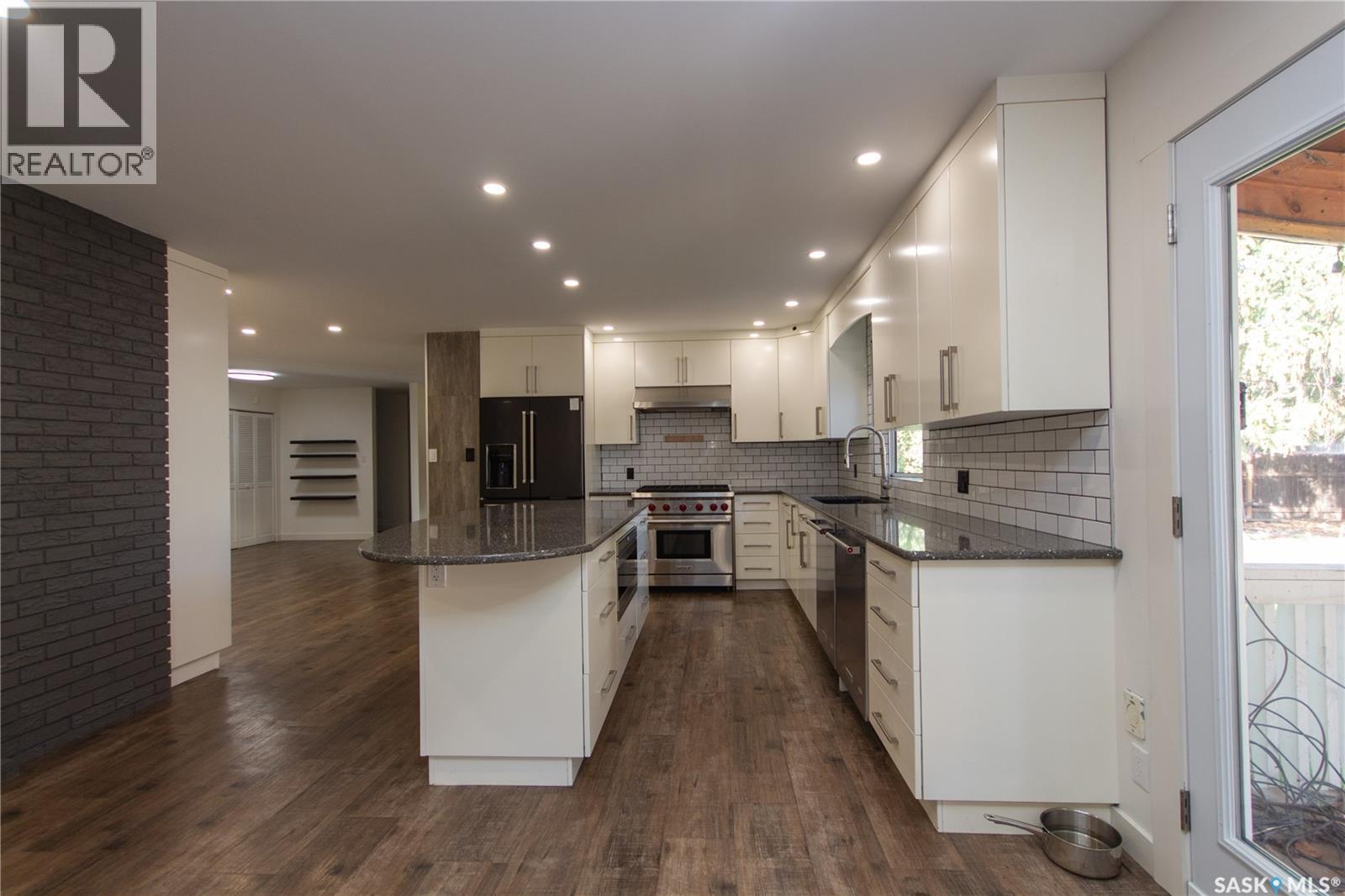 10710 Meighen CRESCENT - 11