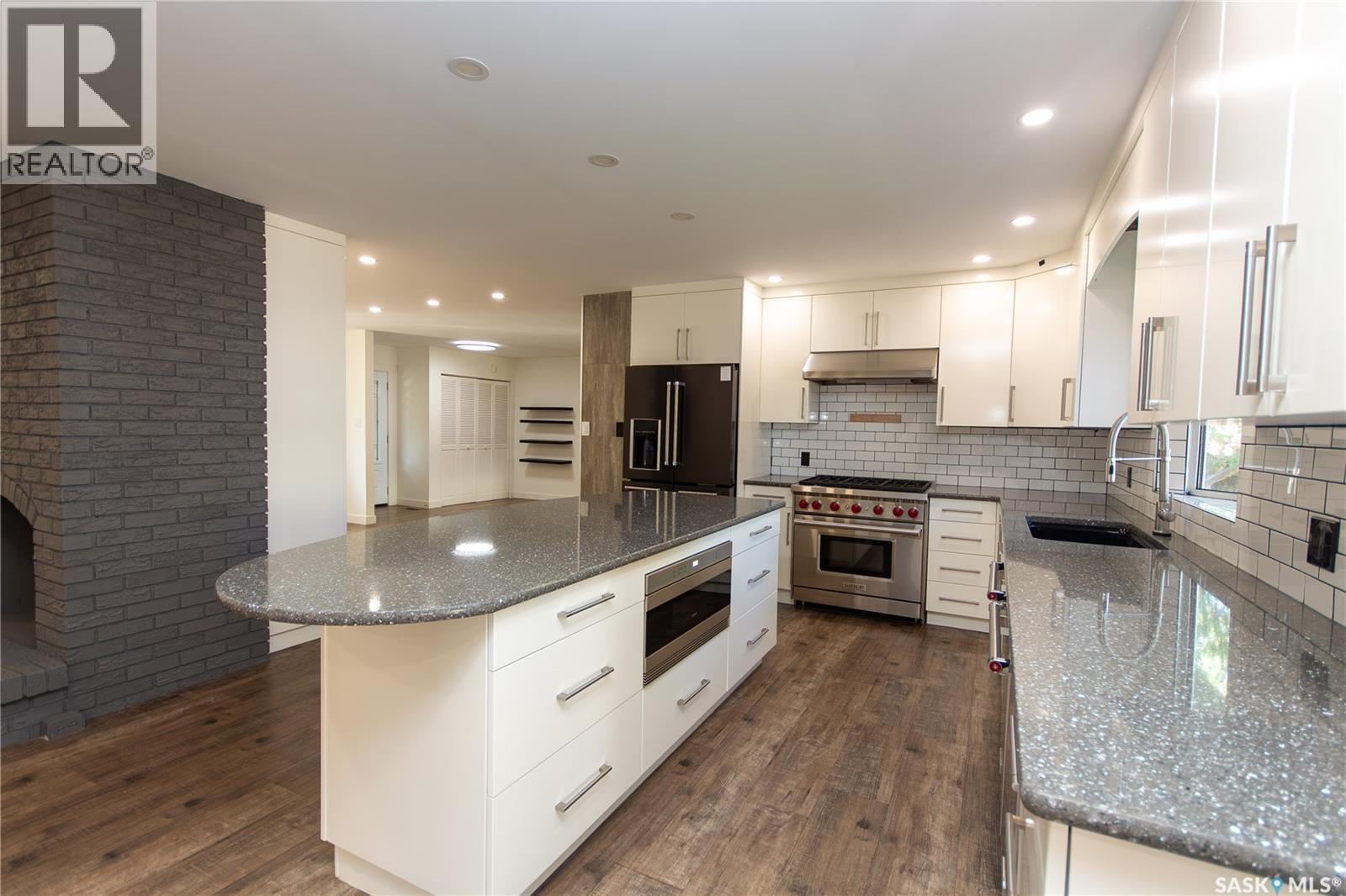 10710 Meighen CRESCENT - 9