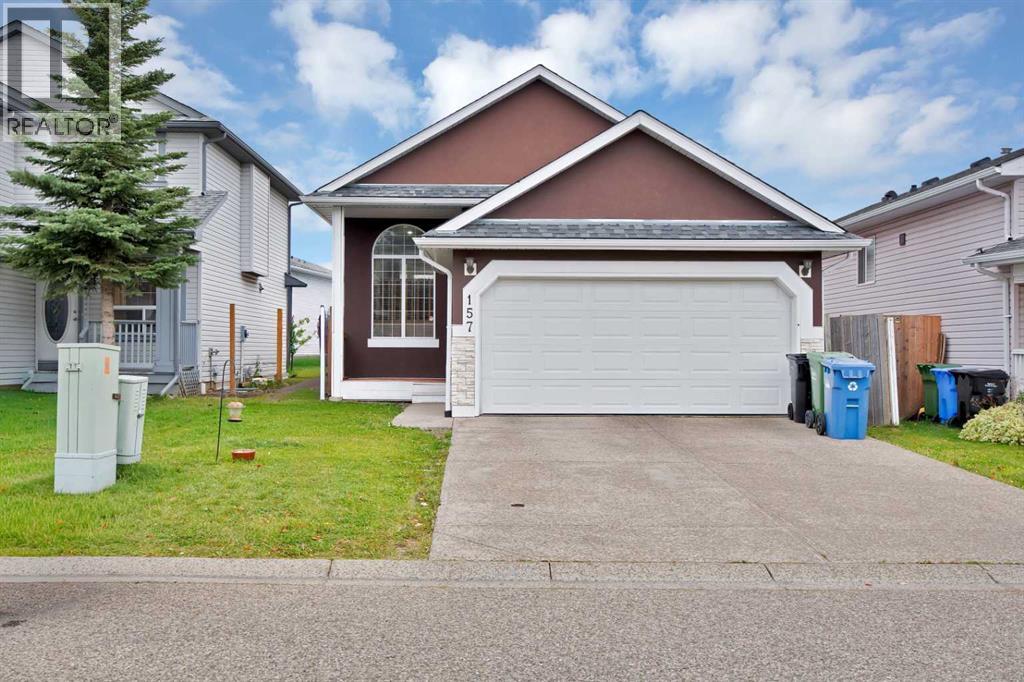157 Saratoga Close NE - 2