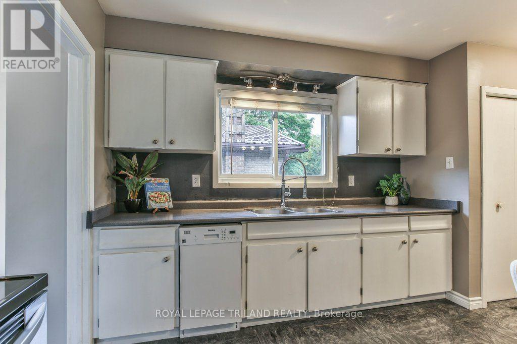 15 TALAVERA CRESCENT - 11