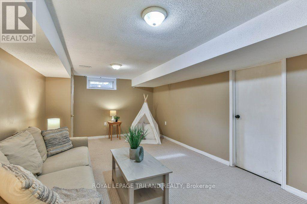 15 TALAVERA CRESCENT - 31