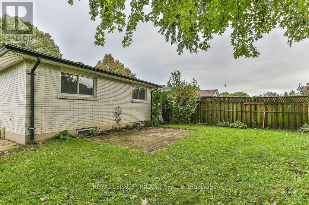 15 TALAVERA CRESCENT - 38