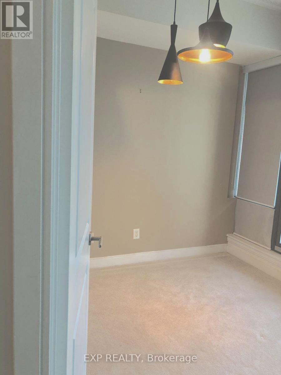 18 Yorkville Avenue — photo 3