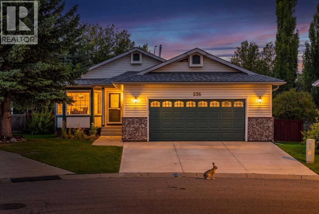 236 Edgebrook Gardens NW - 1