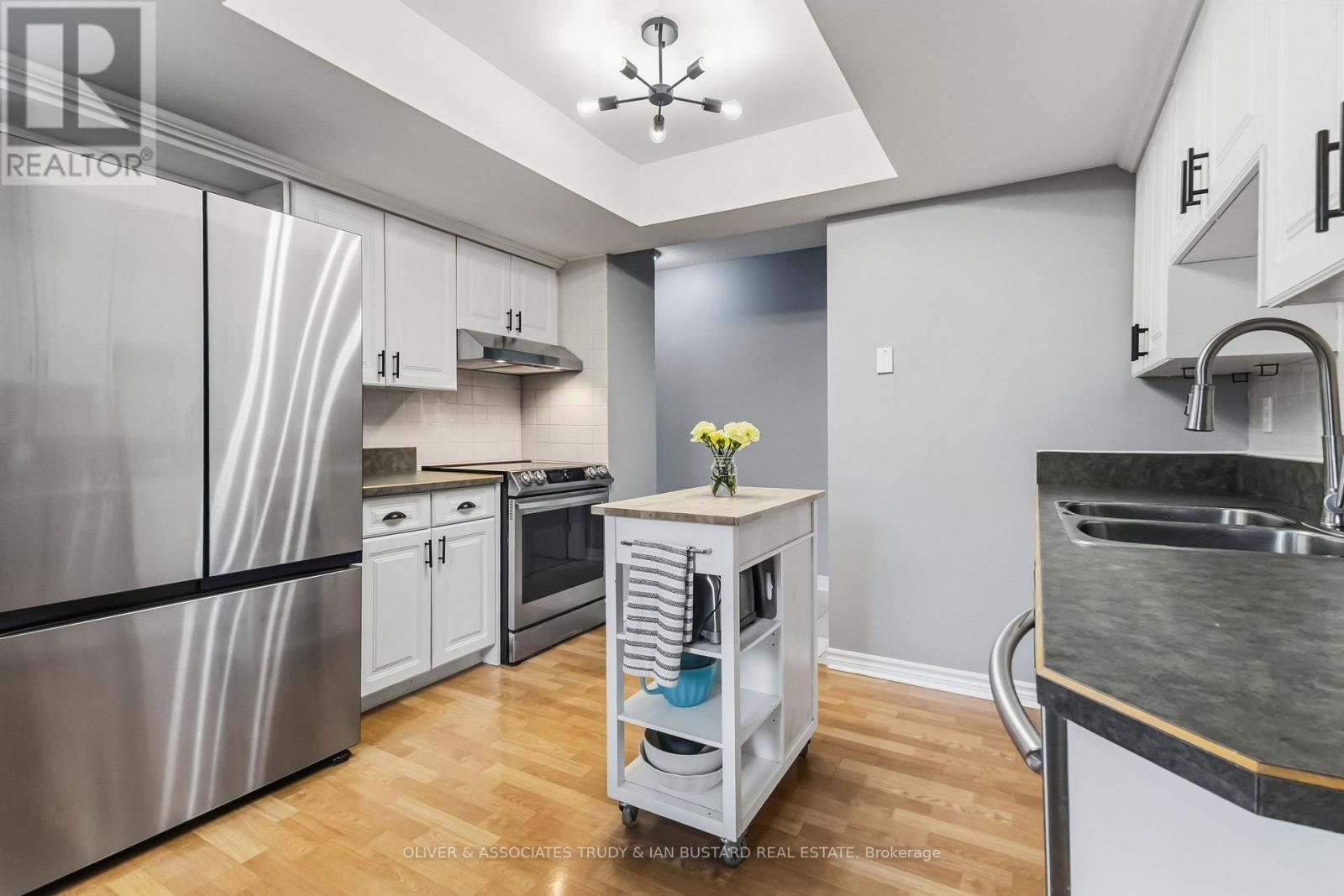 109 MCMASTER DRIVE E - 12